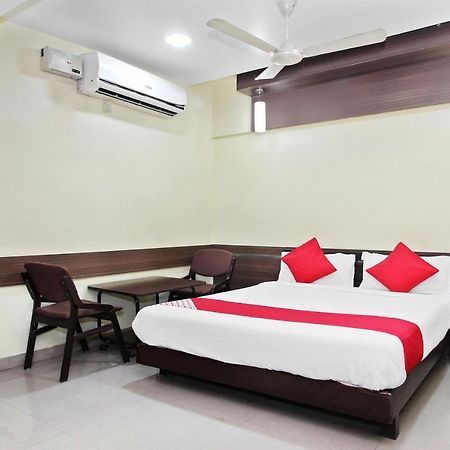 Oyo 30537 Hotel Megharaj Bijāpur Esterno foto