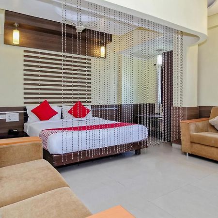 Oyo 30537 Hotel Megharaj Bijāpur Esterno foto