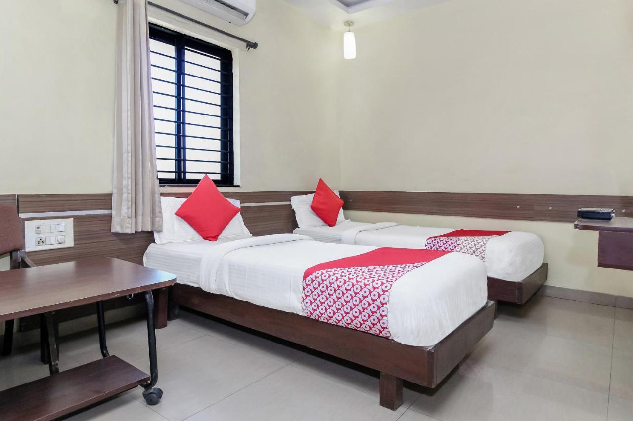 Oyo 30537 Hotel Megharaj Bijāpur Esterno foto