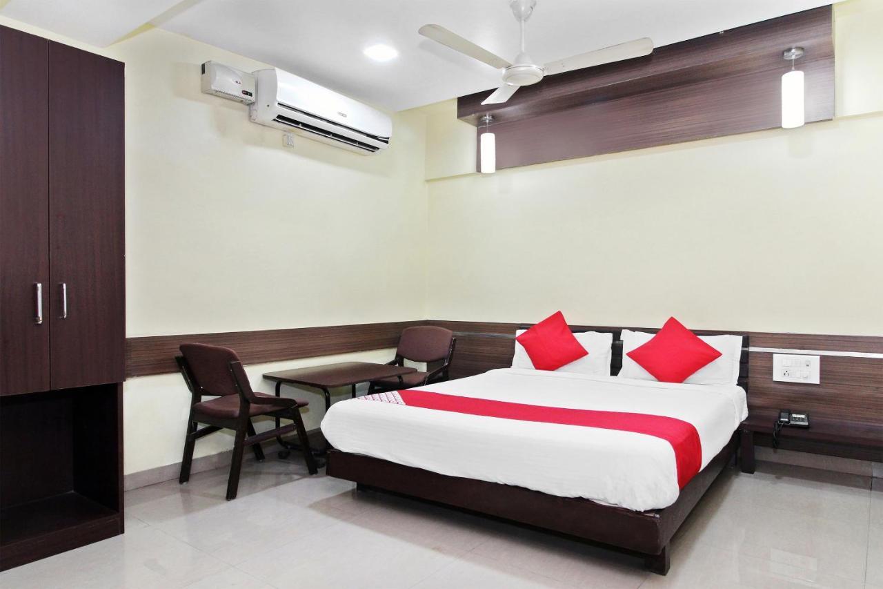 Oyo 30537 Hotel Megharaj Bijāpur Esterno foto