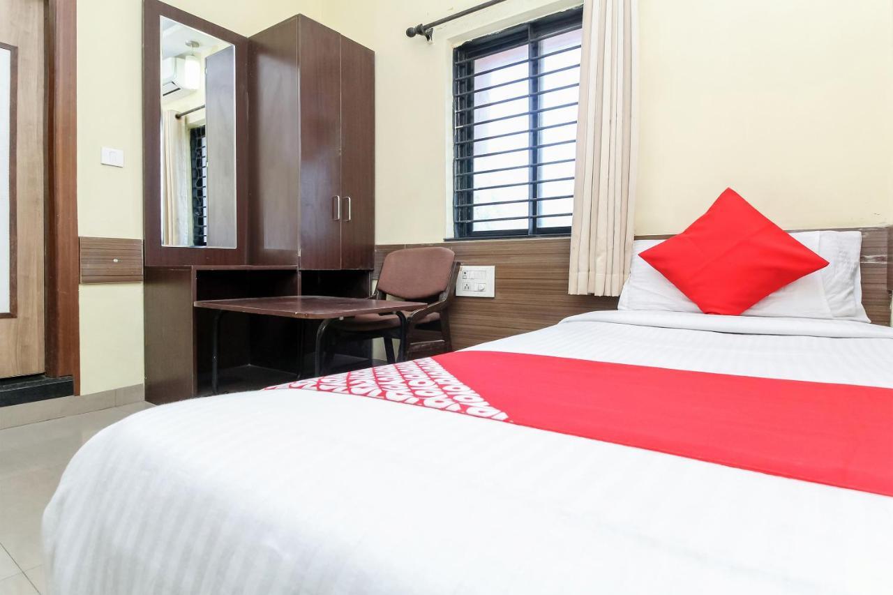 Oyo 30537 Hotel Megharaj Bijāpur Esterno foto