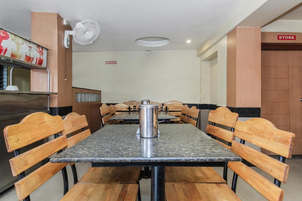 Oyo 30537 Hotel Megharaj Bijāpur Esterno foto