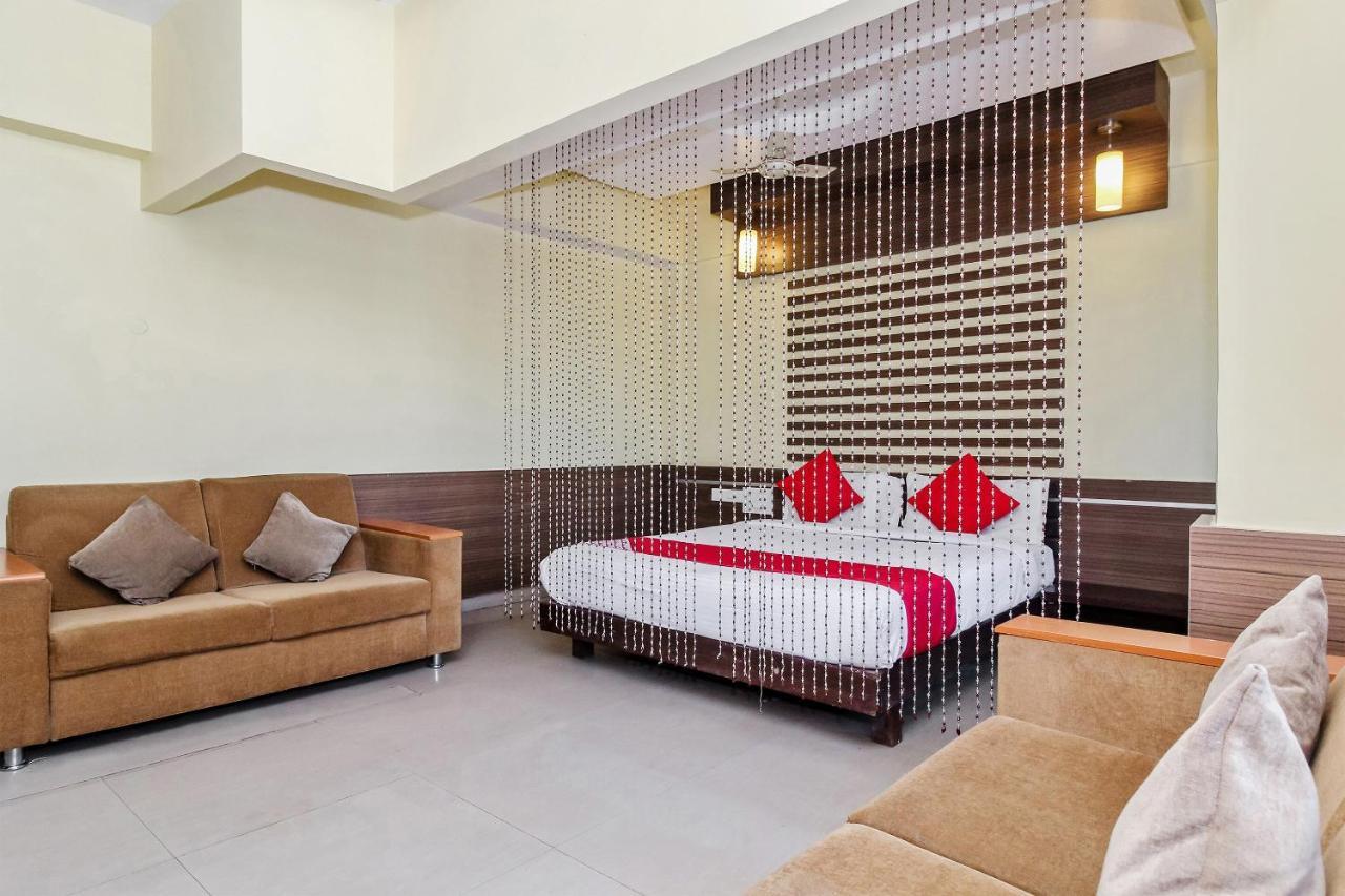 Oyo 30537 Hotel Megharaj Bijāpur Esterno foto