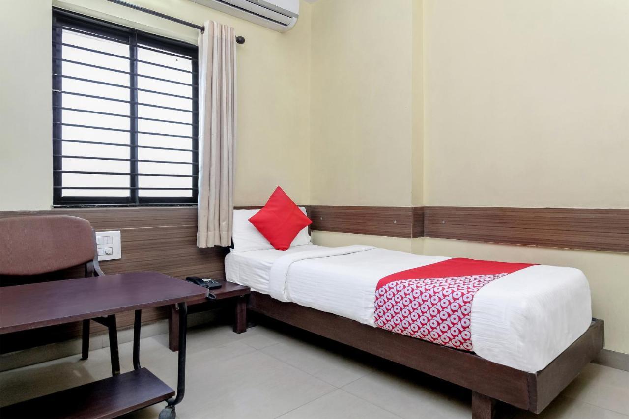 Oyo 30537 Hotel Megharaj Bijāpur Esterno foto