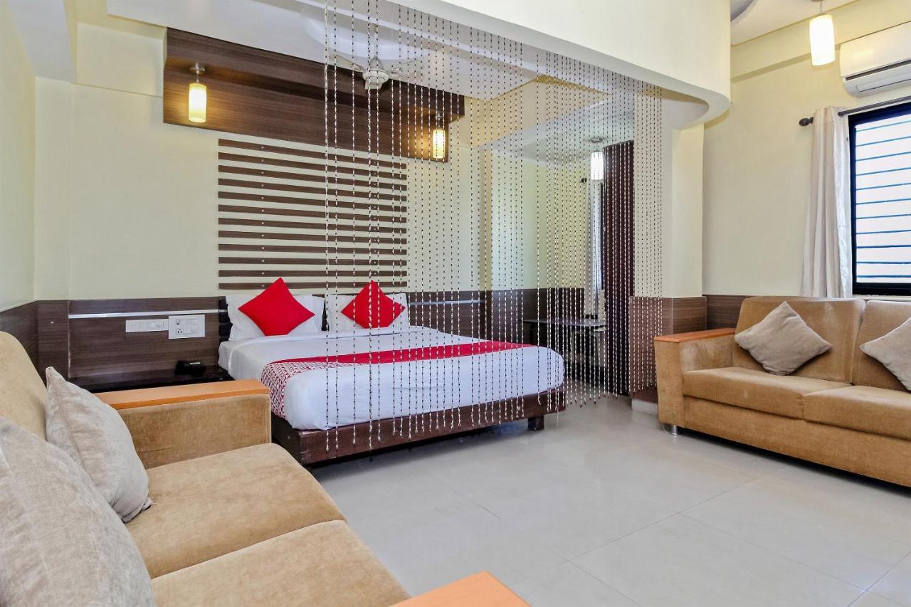 Oyo 30537 Hotel Megharaj Bijāpur Esterno foto