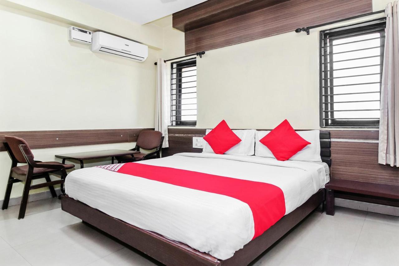 Oyo 30537 Hotel Megharaj Bijāpur Esterno foto
