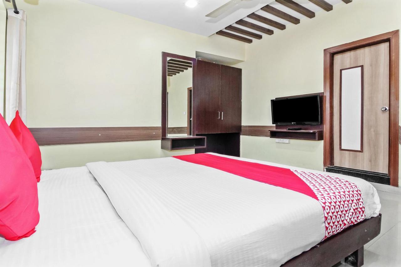 Oyo 30537 Hotel Megharaj Bijāpur Esterno foto