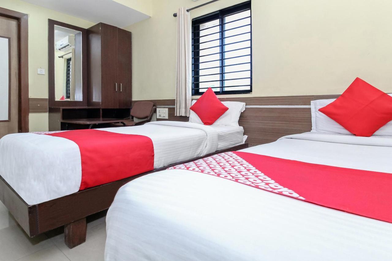 Oyo 30537 Hotel Megharaj Bijāpur Esterno foto