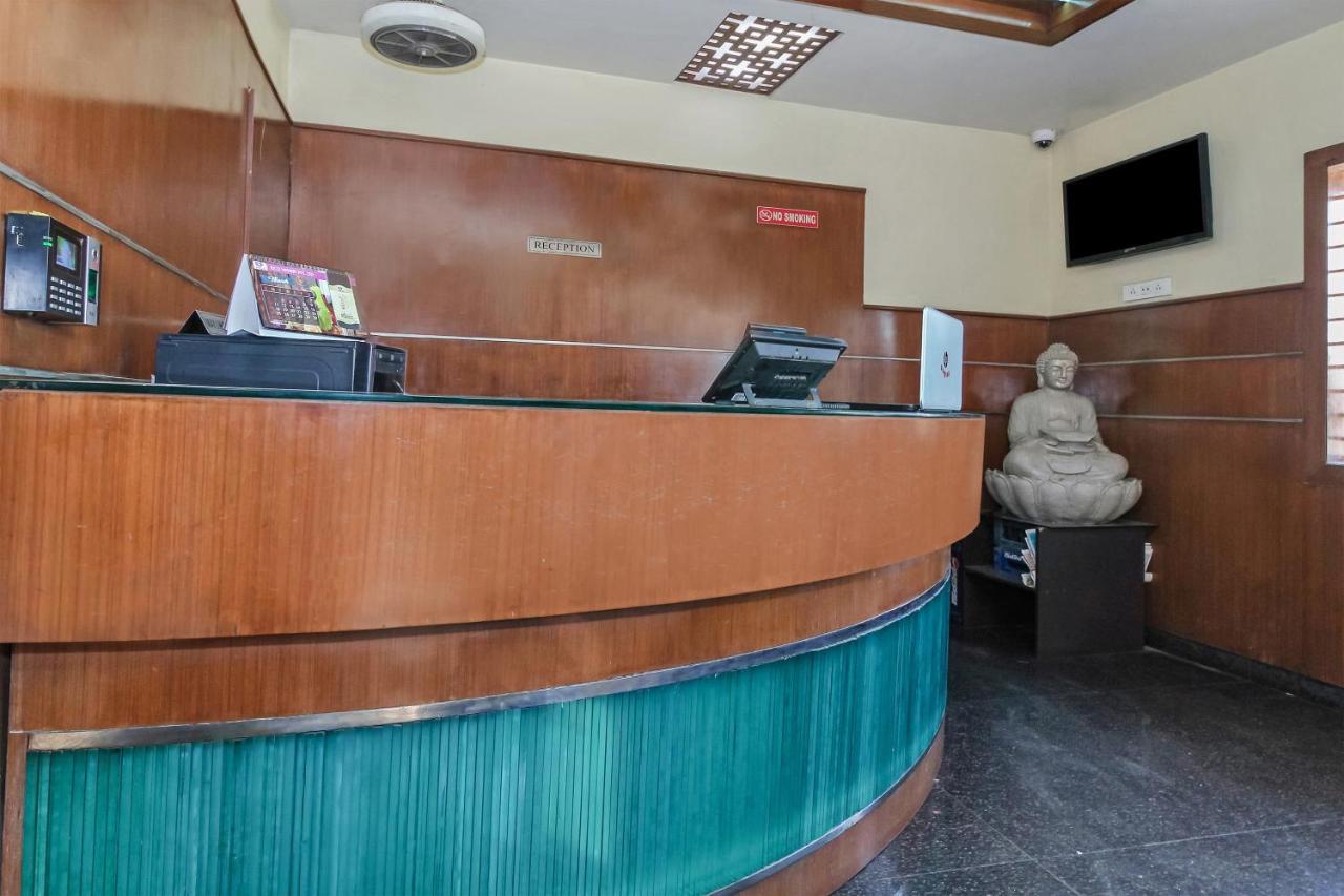 Oyo 30537 Hotel Megharaj Bijāpur Esterno foto