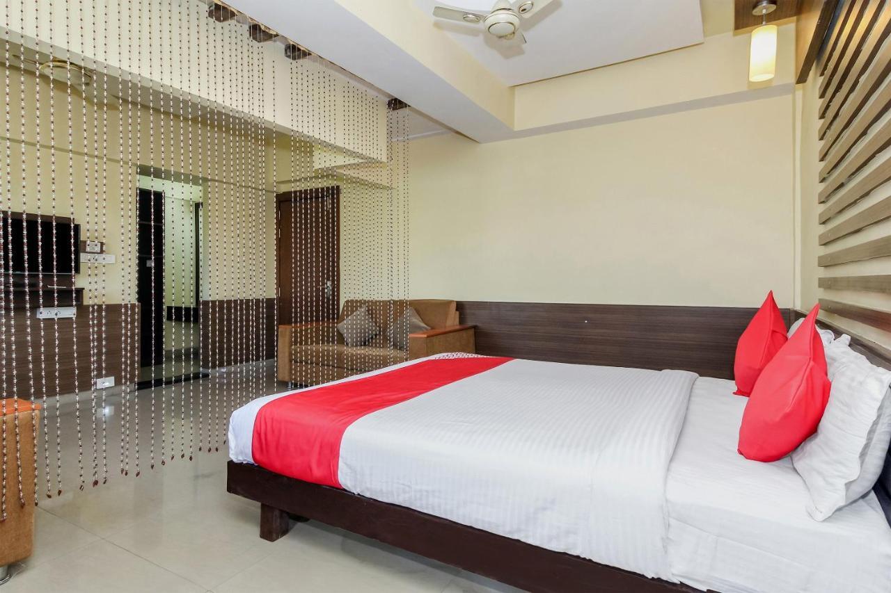 Oyo 30537 Hotel Megharaj Bijāpur Esterno foto