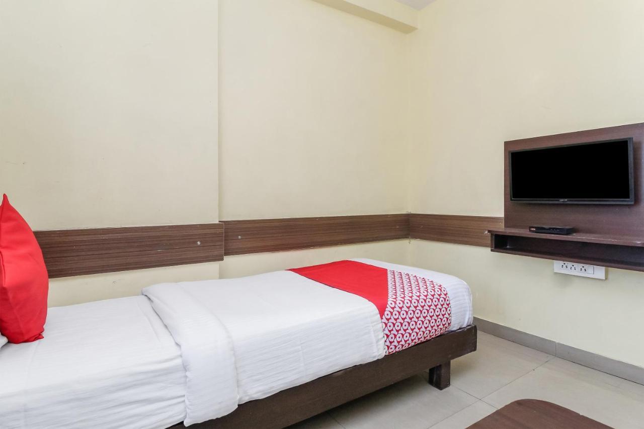 Oyo 30537 Hotel Megharaj Bijāpur Esterno foto