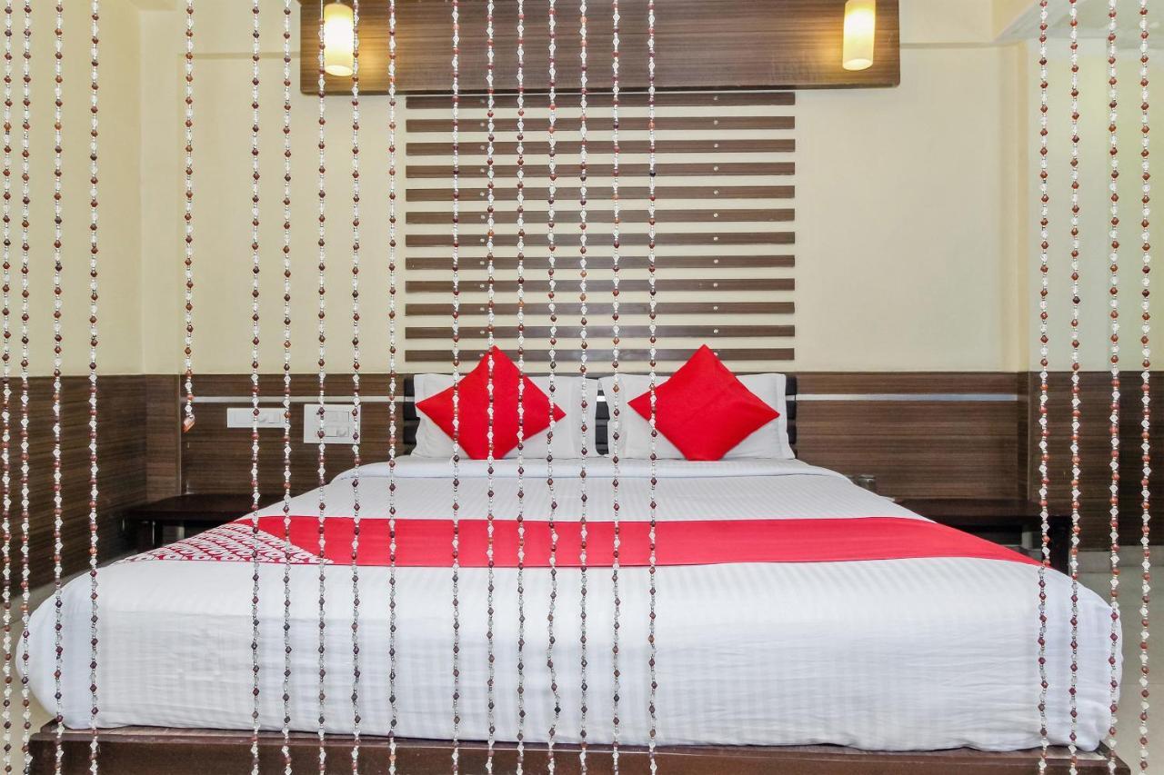 Oyo 30537 Hotel Megharaj Bijāpur Esterno foto