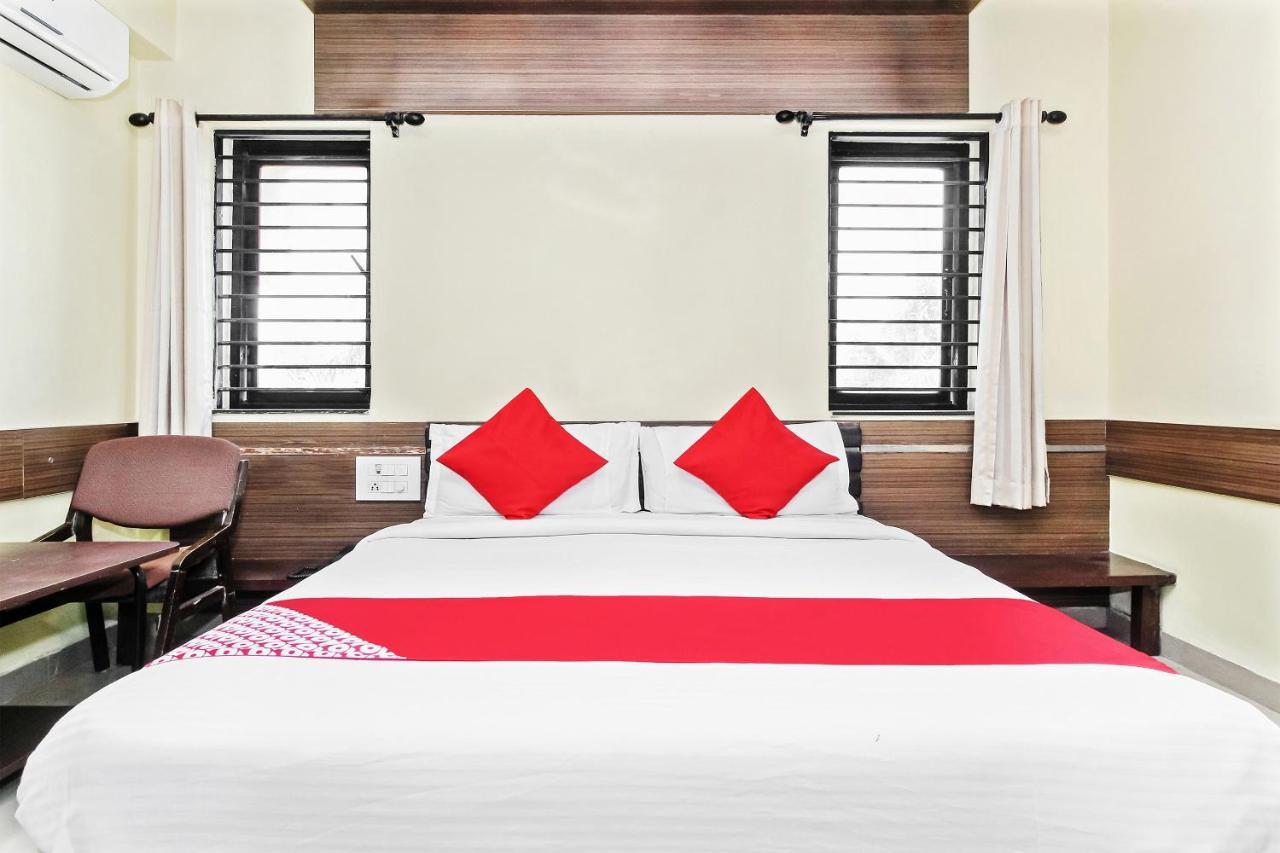 Oyo 30537 Hotel Megharaj Bijāpur Esterno foto