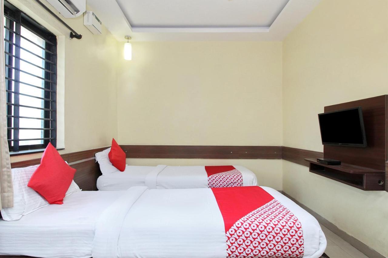 Oyo 30537 Hotel Megharaj Bijāpur Esterno foto