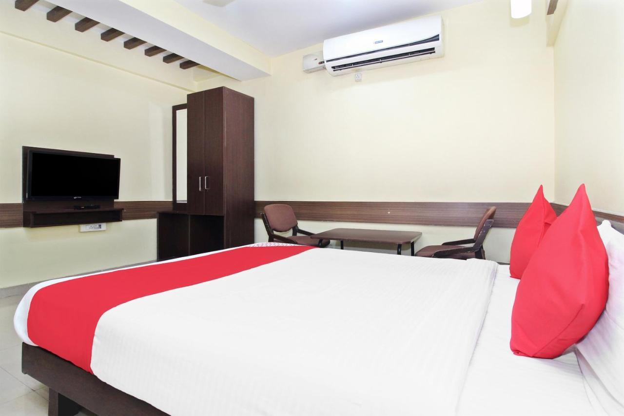 Oyo 30537 Hotel Megharaj Bijāpur Esterno foto